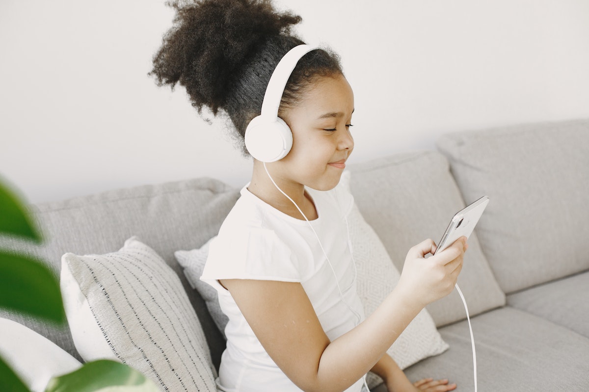 Read more about the article Top 10 Podcasts for Kids & Families in Kenya!